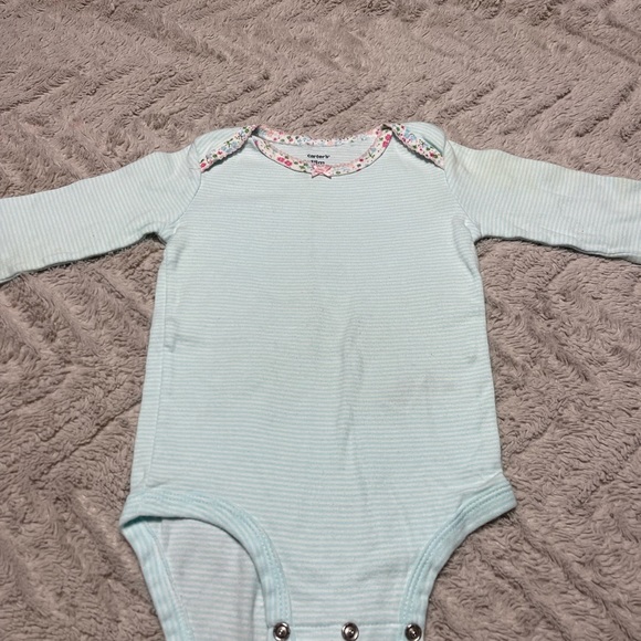 Carters 18 month long sleeve onesies. 1 with matching bottoms. - Picture 3 of 7